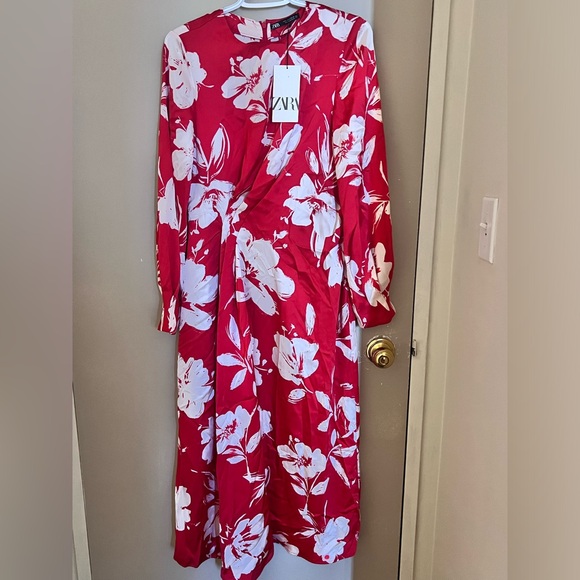 Zara red and white satin long sleeves maxi dress - Picture 6 of 6